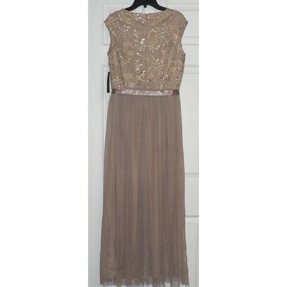 Tadashi Shoji Sleeveless V-Neck Embroidered Bodice Gown Gold/Latte Size 12 $488 - Picture 3 of 5